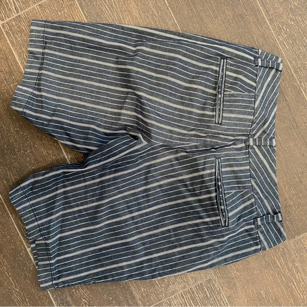 30” W, Striped Grey Ann Taylor Dress Shirts Size 0
